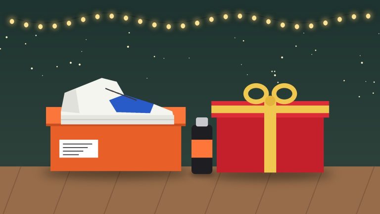 Illustration: Schuhkarton mit Sneaker, Pflegespray und Geschenk unter Lichterkette